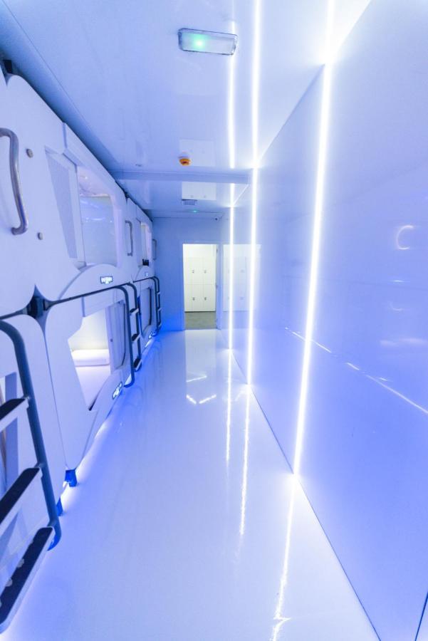 Optimi Capsule hotel *