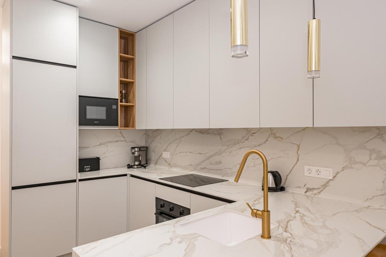 Lalatina Iv Calle Conde De Romanones 4br 4bh Apartamento