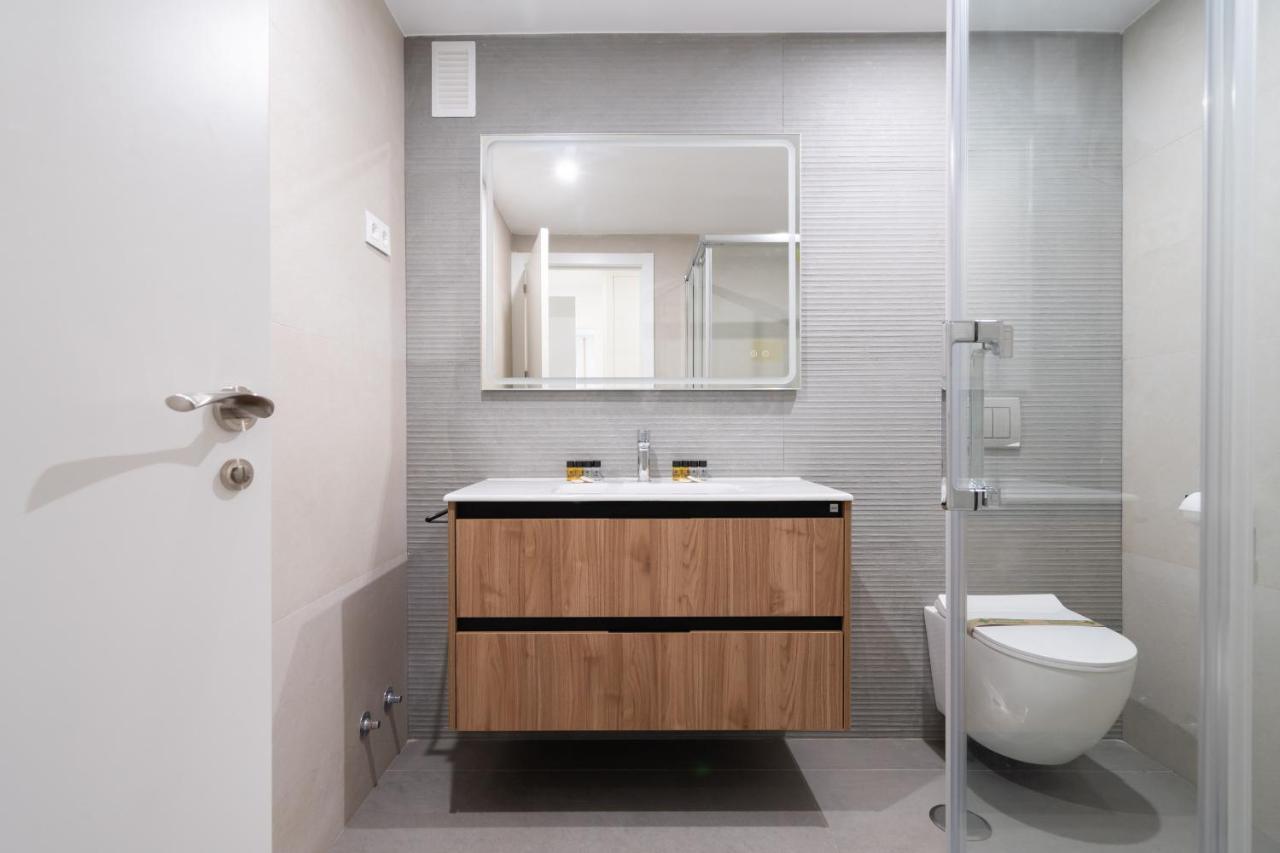 Apartamento De Lujo En La Plaza Pedro Zerolo Al Lado De Gran Via Apartment