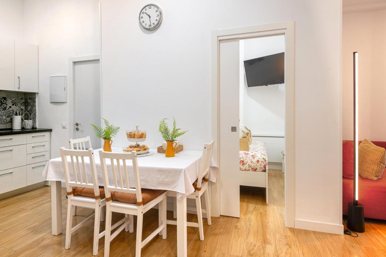 Pleasant Near Center Apartment