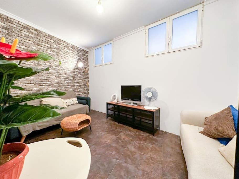 Urbano Y Refrescante Estudio En Sotano Apartment