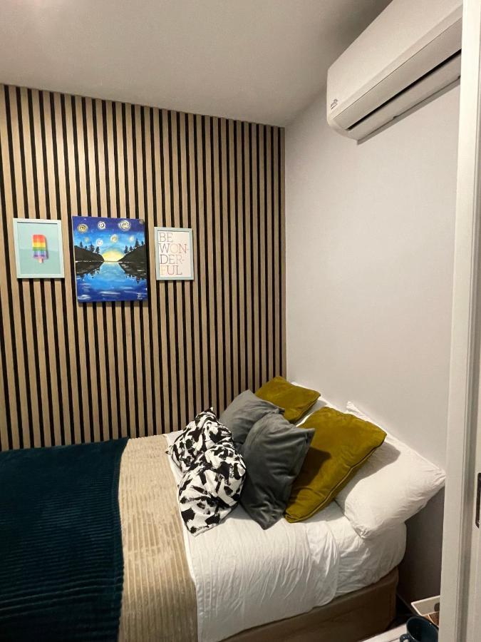 In Guest - Cozy By Rio With Sofa Bed In The Living Guest house *