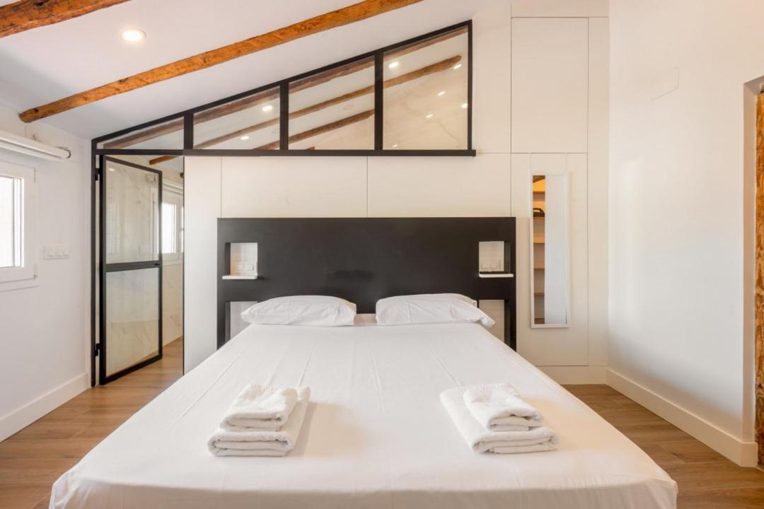 Bright Duplex- 1bd 1,5 Bth - Sol