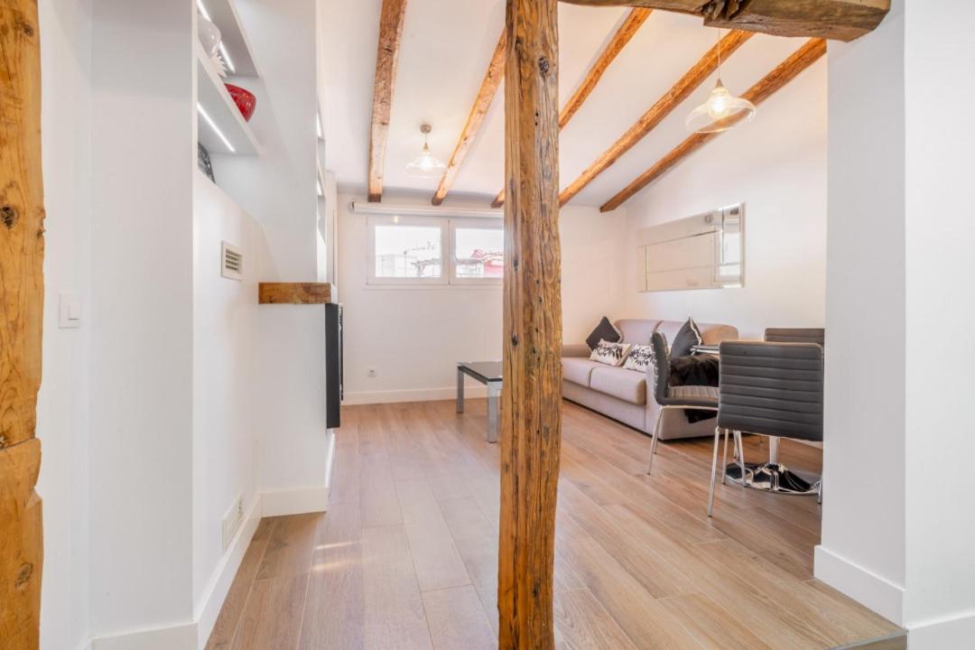 Apartment Bright Duplex- 1bd 1,5 Bth - Sol *