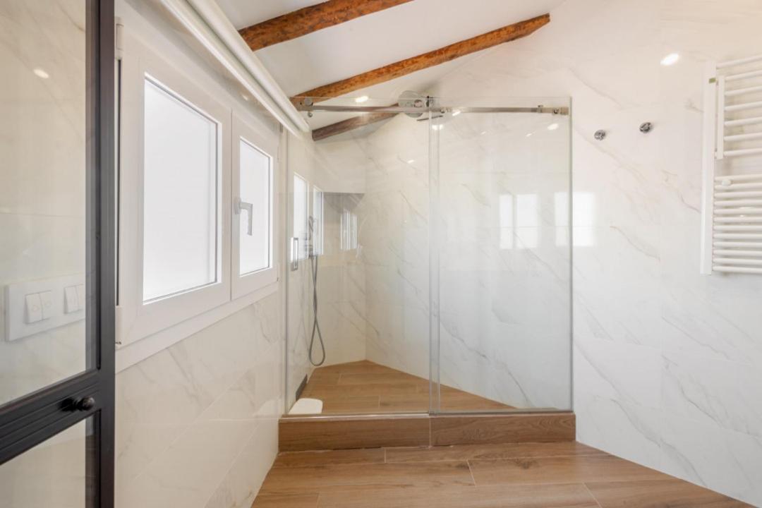 Apartment Bright Duplex- 1bd 1,5 Bth - Sol Madrid