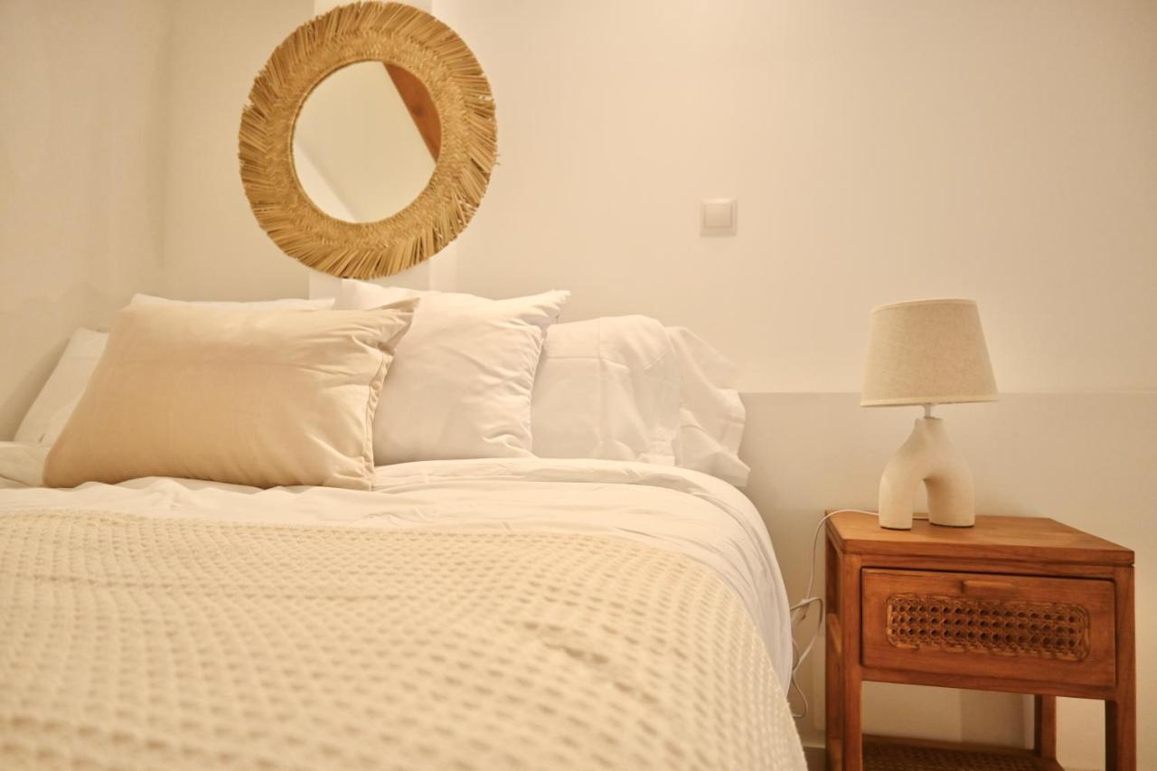 Encantador Estudio Temporal Con Cama En Mezanine Cerca De La Vibrante Avenida Albufera Mpe35 * Madrid
