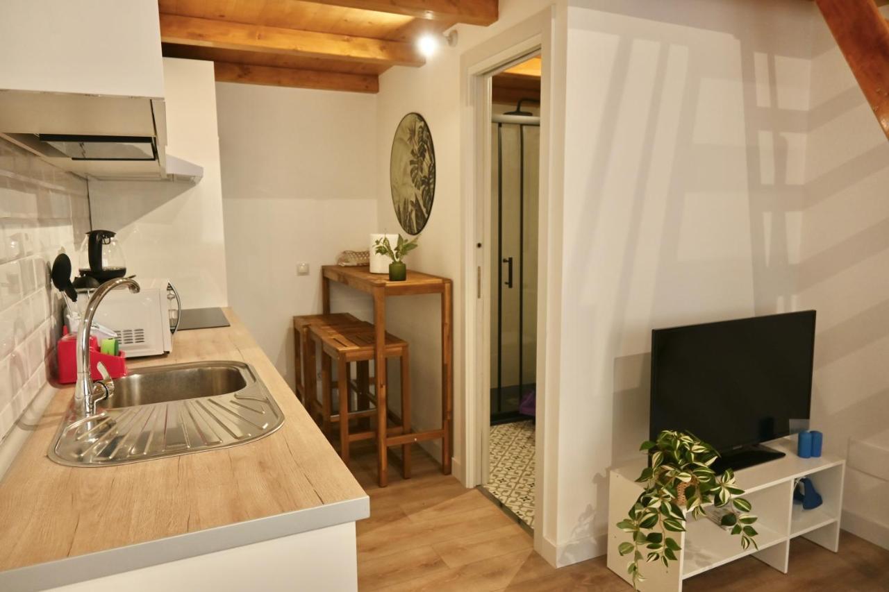 Encantador Estudio Temporal Con Cama En Mezanine Cerca De La Vibrante Avenida Albufera Mpe35 Madrid