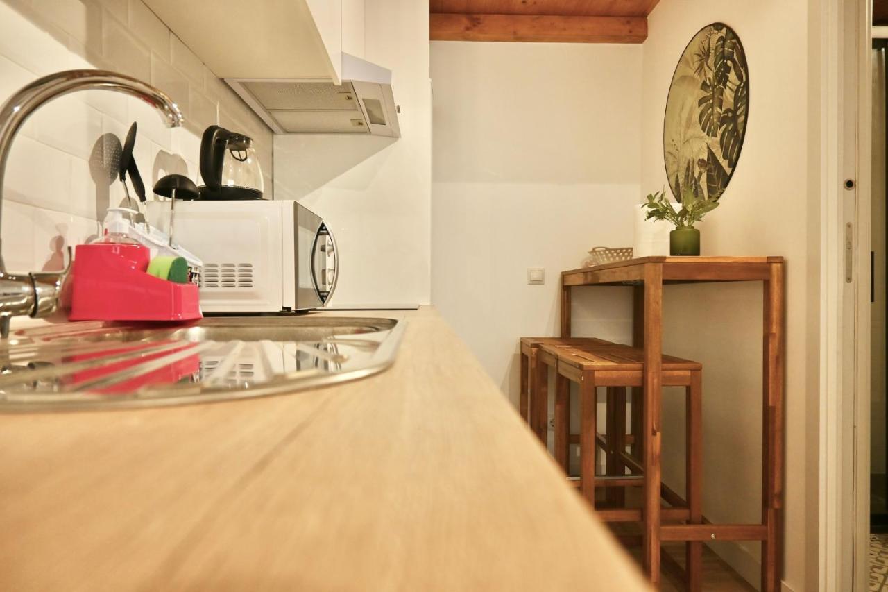 Encantador Estudio Temporal Con Cama En Mezanine Cerca De La Vibrante Avenida Albufera Mpe35 Apartment Madrid