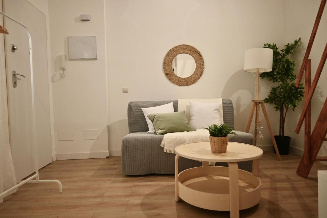 Encantador Estudio Temporal Con Cama En Mezanine Cerca De La Vibrante Avenida Albufera Mpe35 Apartment