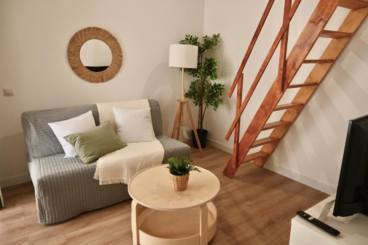 Encantador Estudio Temporal Con Cama En Mezanine Cerca De La Vibrante Avenida Albufera Mpe35 Apartment *
