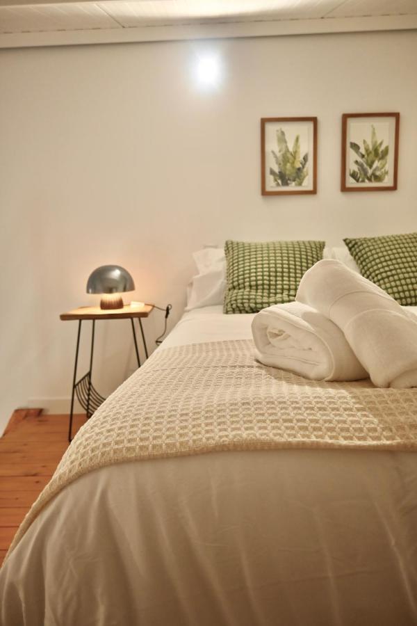 Encantador Estudio Temporal Con Cama En Mezanine Cerca De La Vibrante Avenida Albufera Mpe35 * Madrid