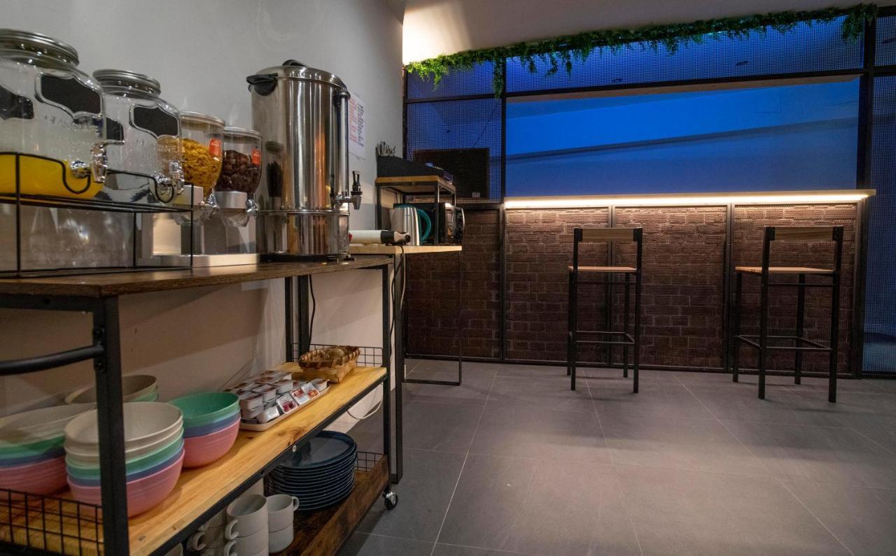 Madriz Hostel *