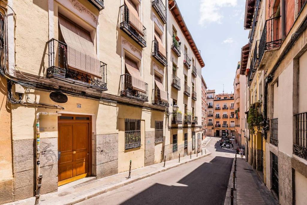 Cozy In Lavapies-torr Madrid