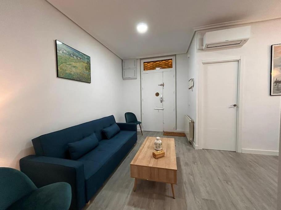 Stunning In Gran Via For 4 People. S3 Apartment Madrid