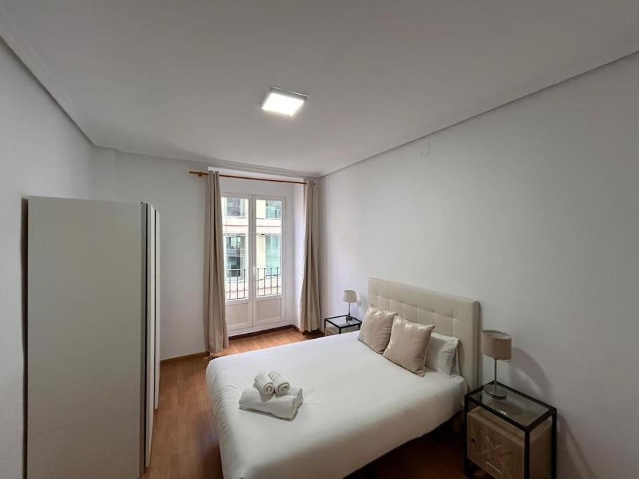 Stunning In Gran Via For 4 People. S3 Apartment