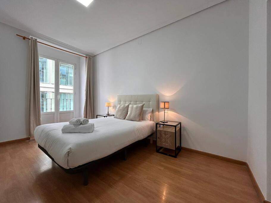 Stunning In Gran Via For 4 People. S3 Apartment *