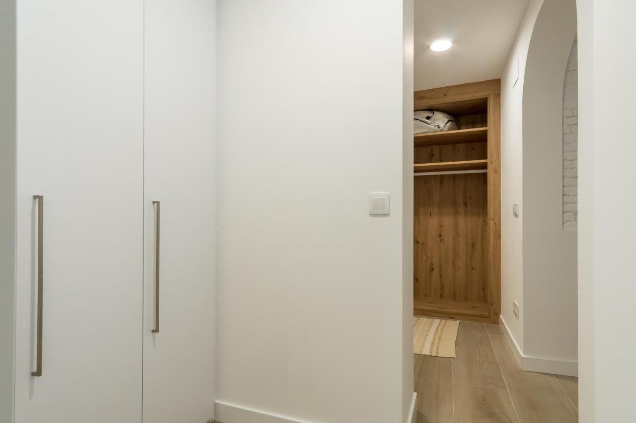 Apartment Modern And Bright- 2 Bd 2 Bth - Center