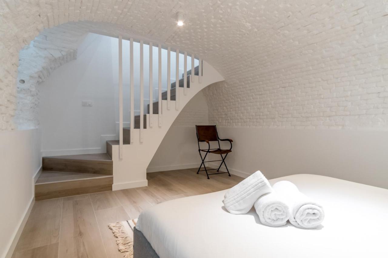 Apartment Modern And Bright- 2 Bd 2 Bth - Center *