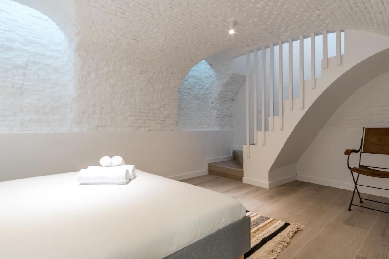 Apartment Modern And Bright- 2 Bd 2 Bth - Center