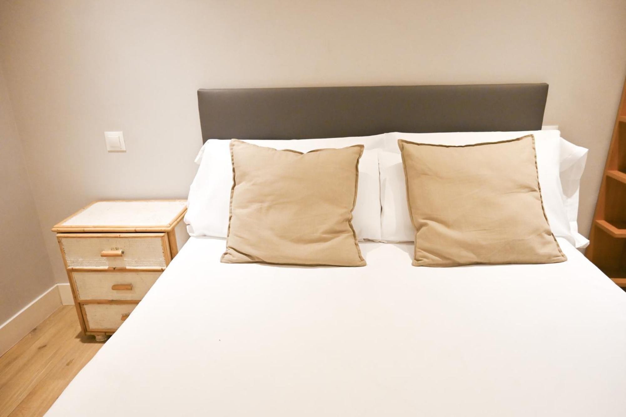 Apartment For Temporal Cava Baja-la Latina Cab36 *
