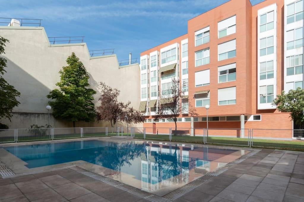 Con Parking Y Piscina