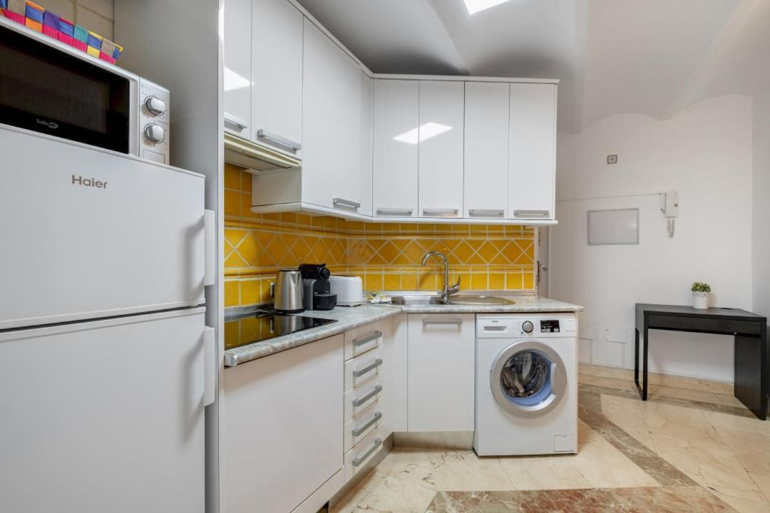 2 Bedroom 1 Bathroom Furnished - Sol - Cozy Vintage - Mintystay *