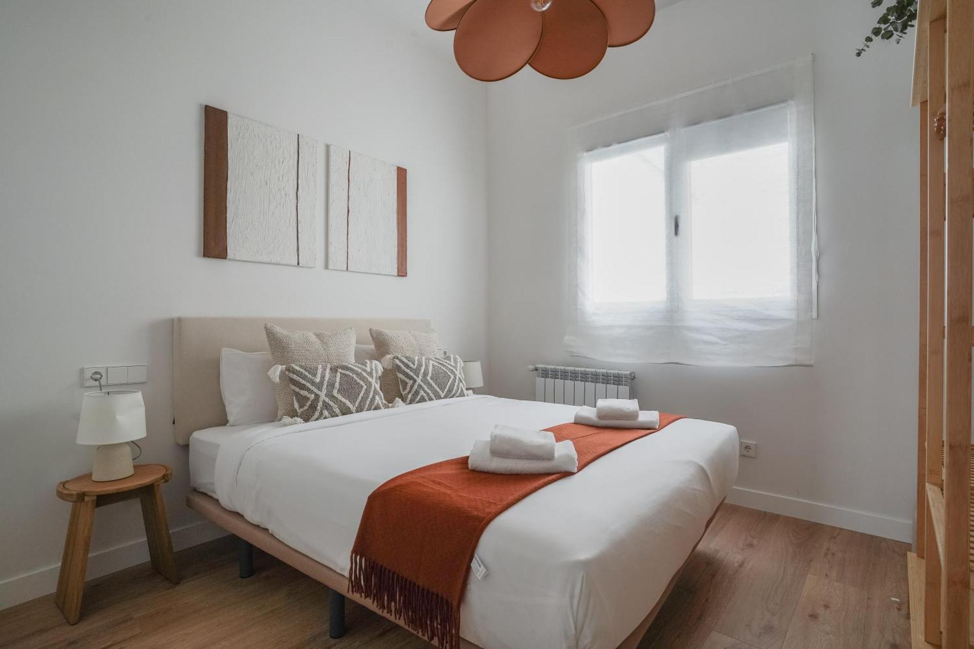 Amazing Apartment-3bedrooms 3bathrooms-lavapies Apartment