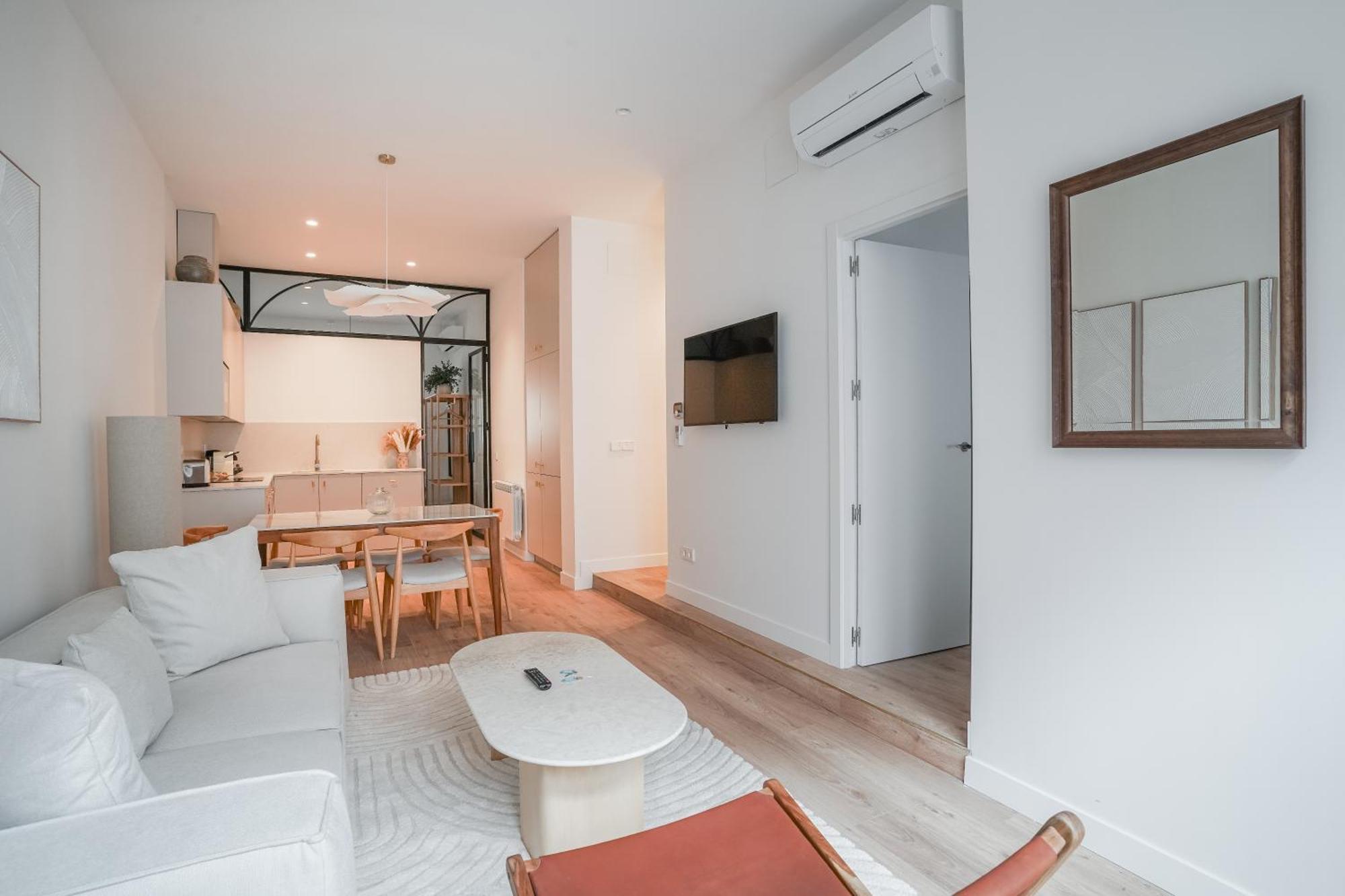 Amazing Apartment-3bedrooms 3bathrooms-lavapies Apartment