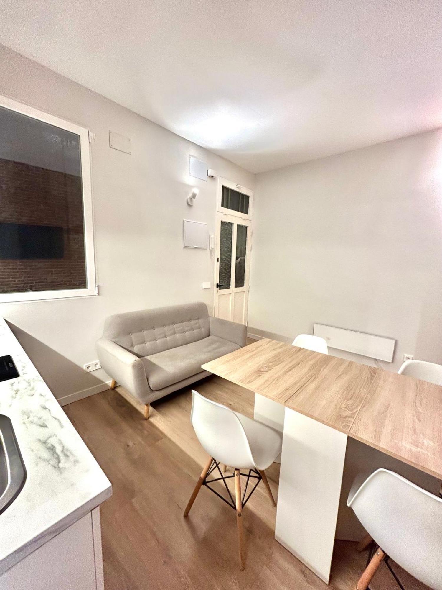 Cozy In Cuatro Caminos Area Apartment