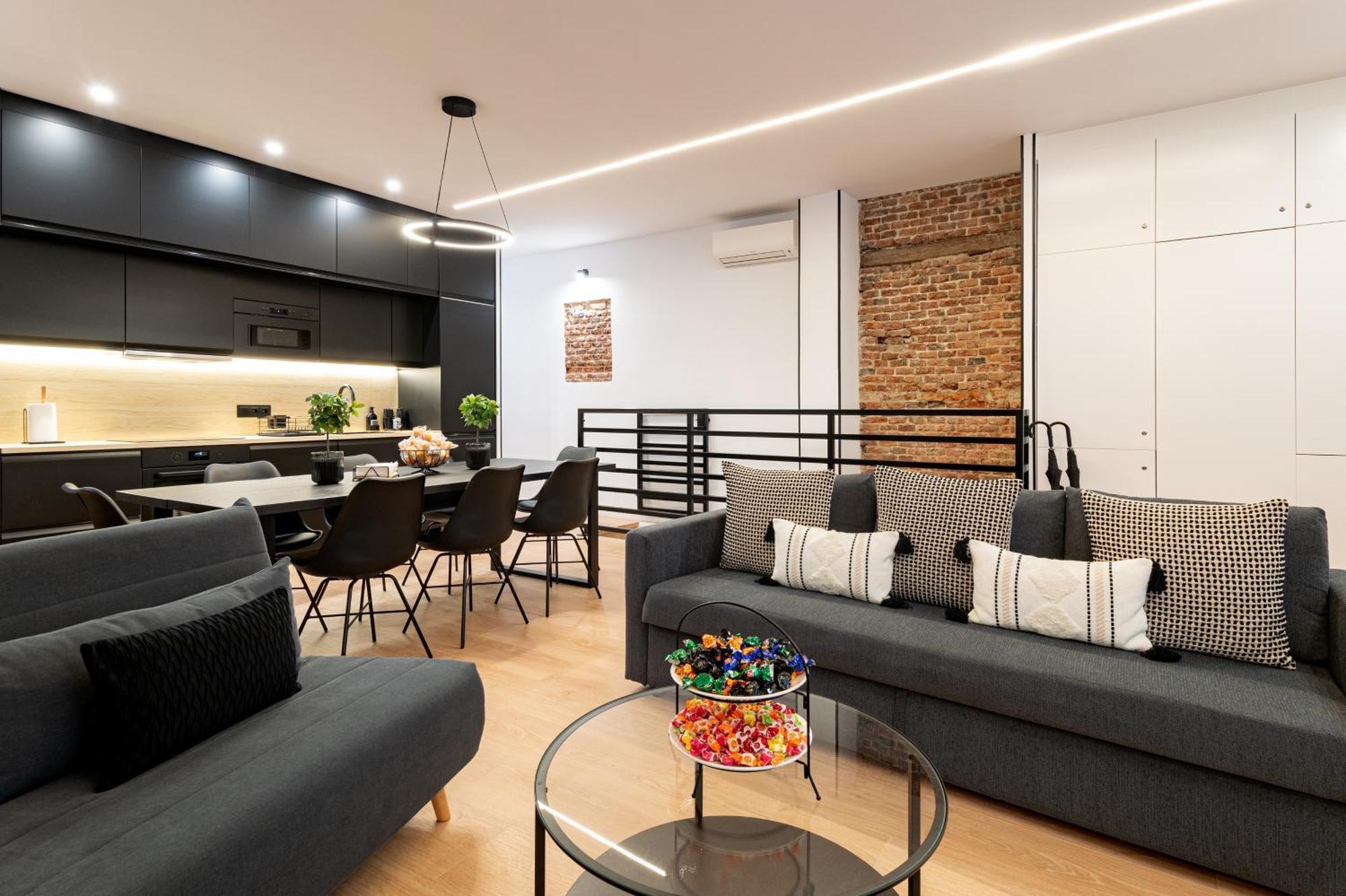 Honey In The Center Of Apartment Madrid