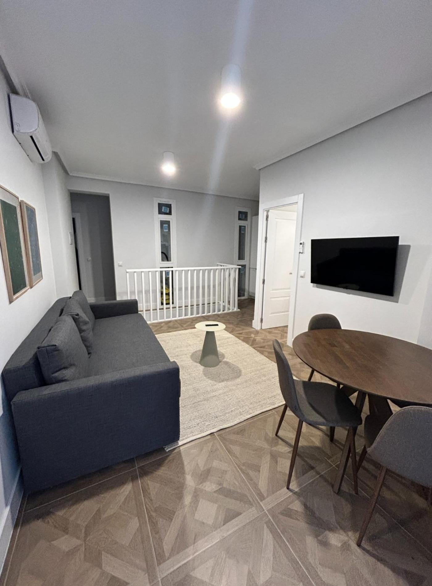 Apartamento Sunny 9pax 4 En Minas-malasana E3