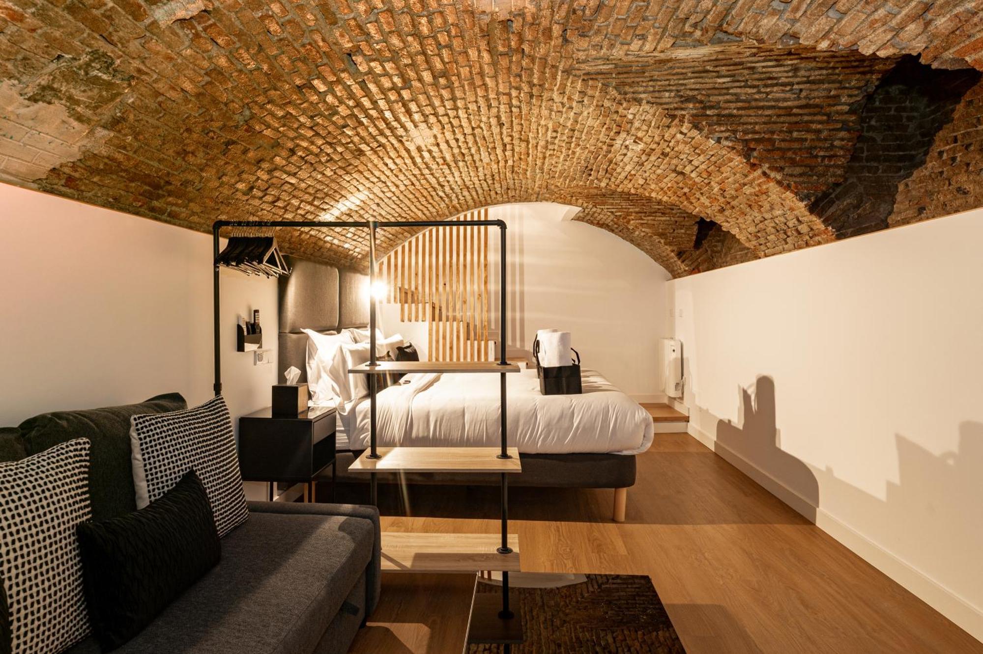 Apartment Honey In The Center Of