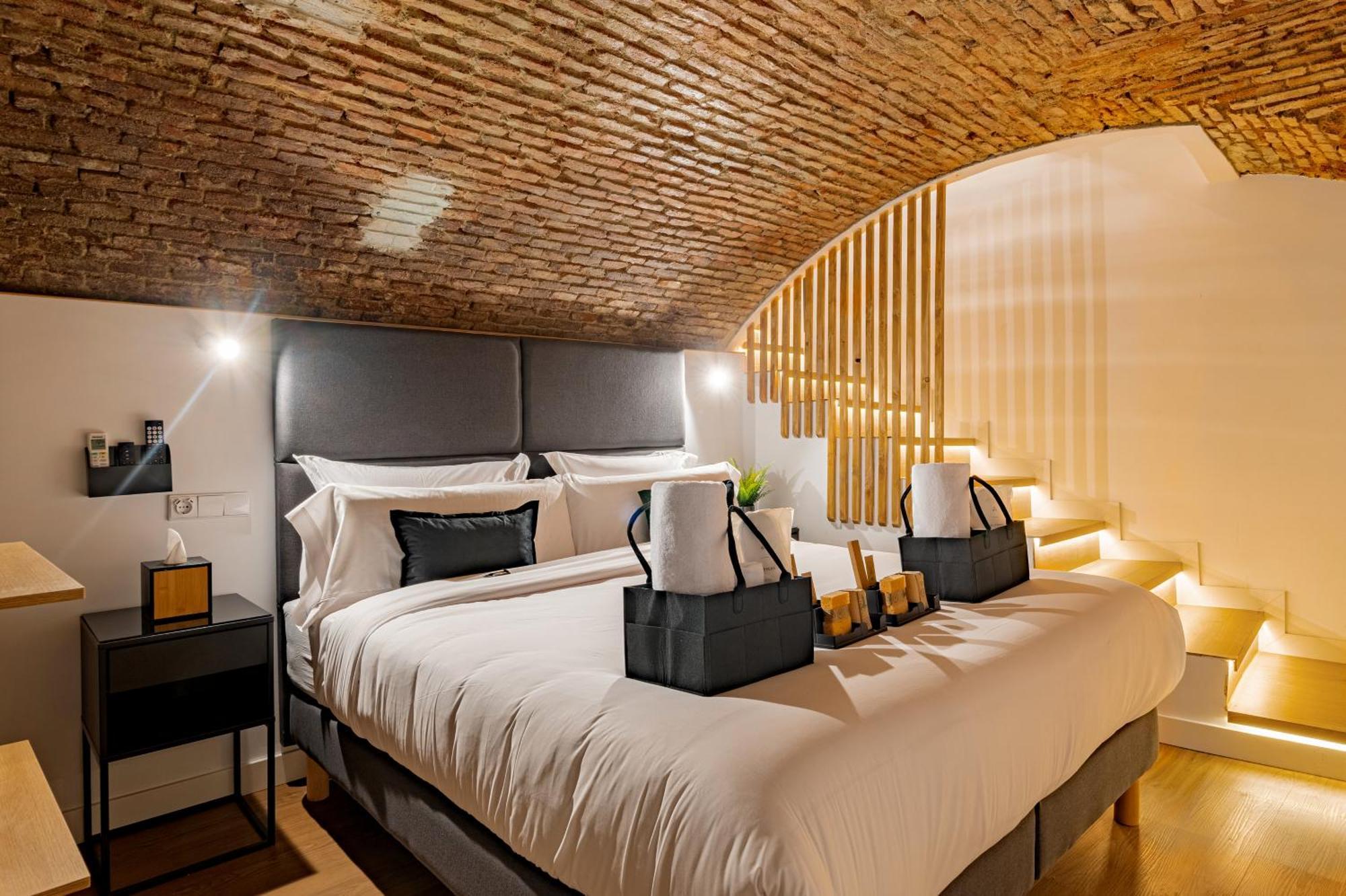 Honey In The Center Of Apartment Madrid