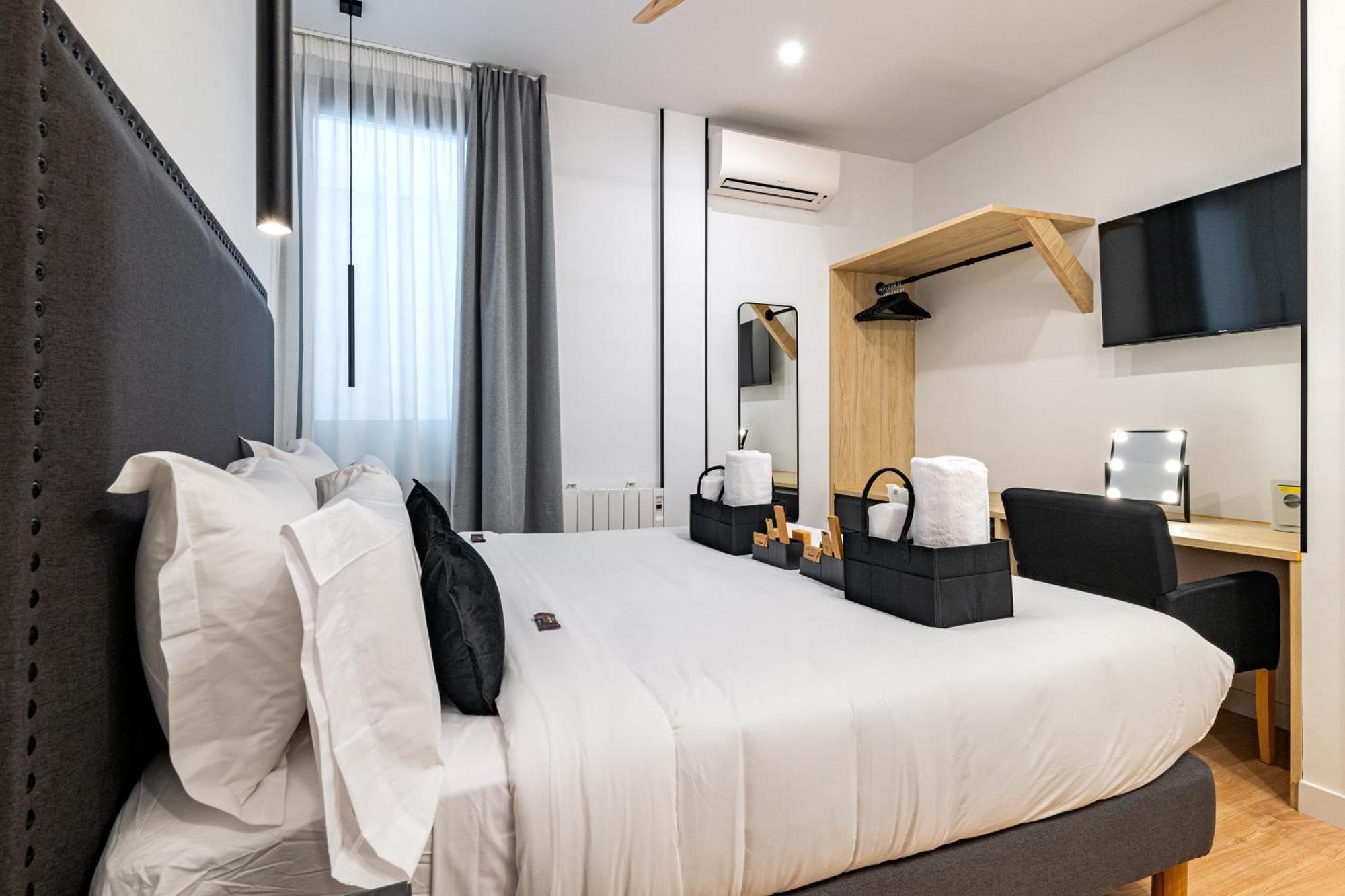 Apartment Honey In The Center Of