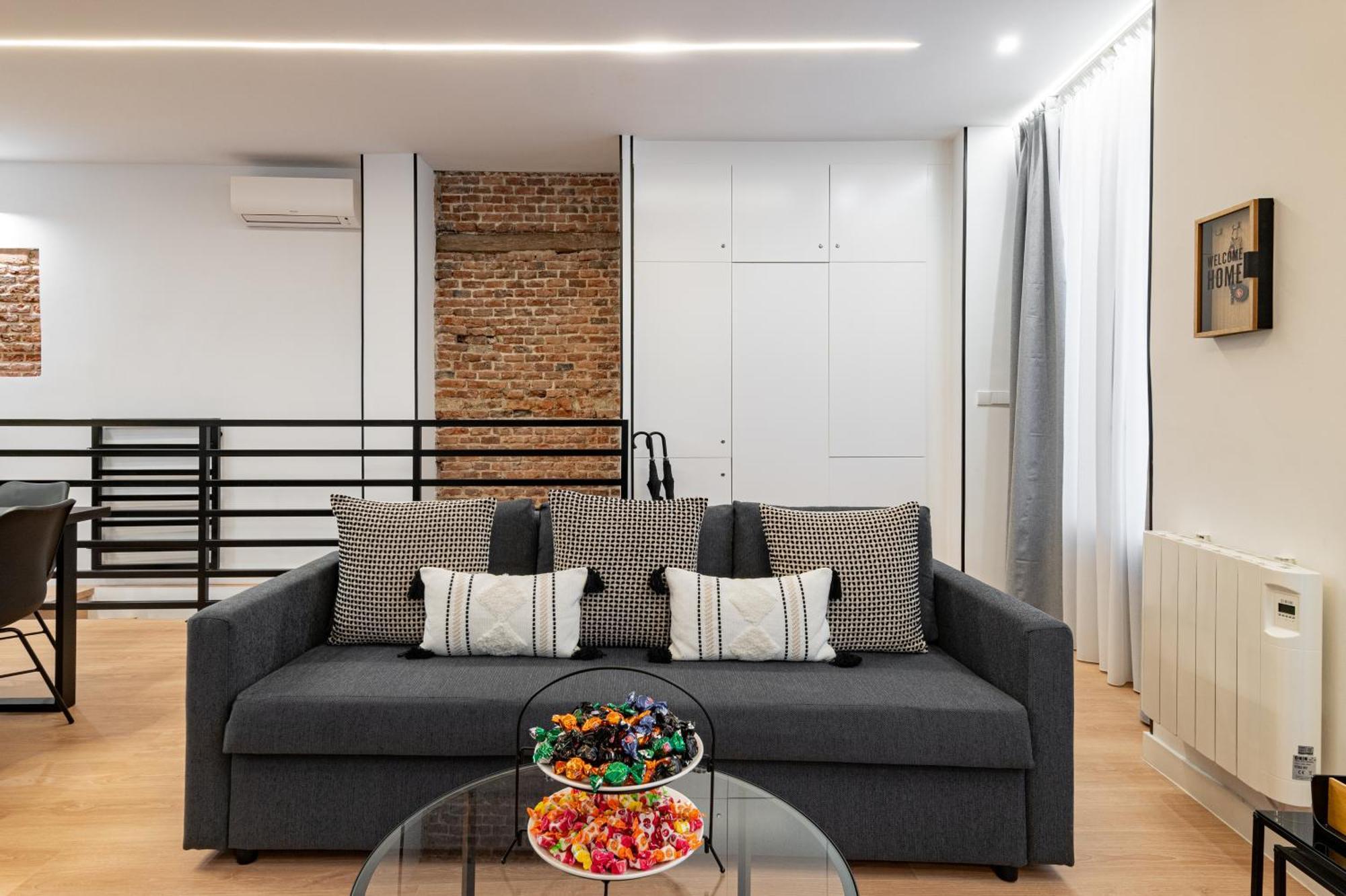 Honey In The Center Of Apartment Madrid