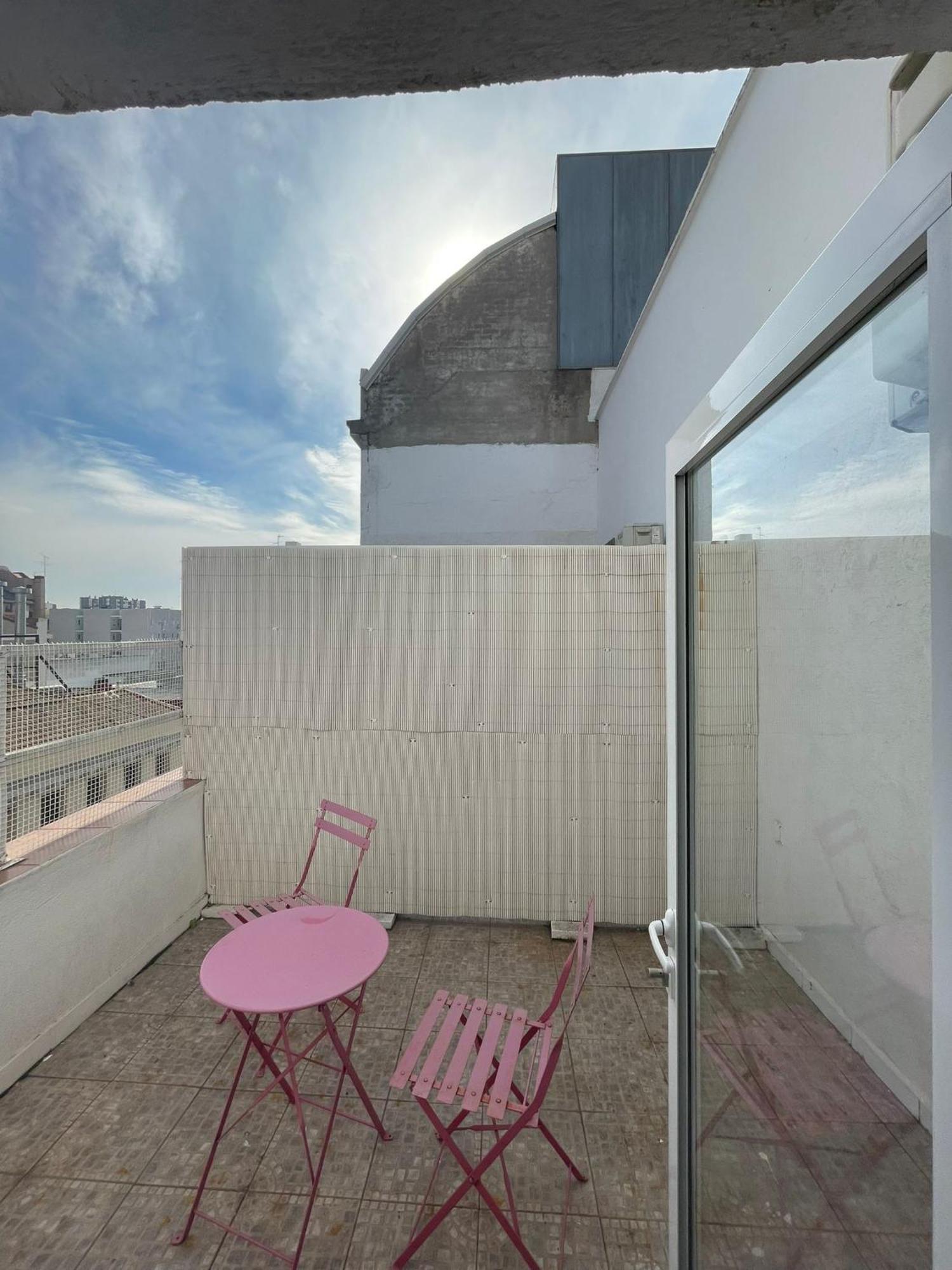 Estudio Con Terraza Ibizaretiro Ii * Madri