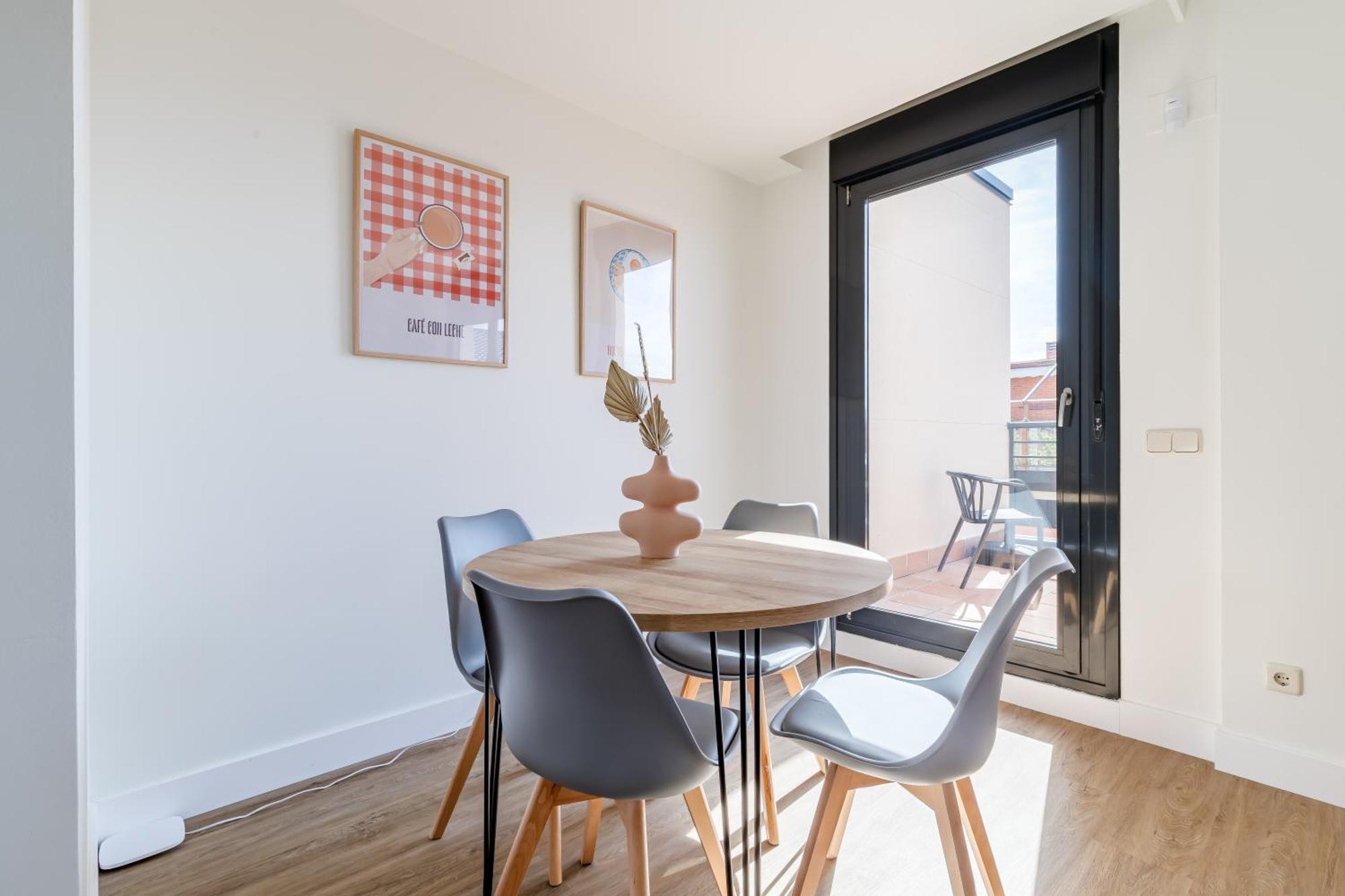 Caterina Cuatro Torres Apartment
