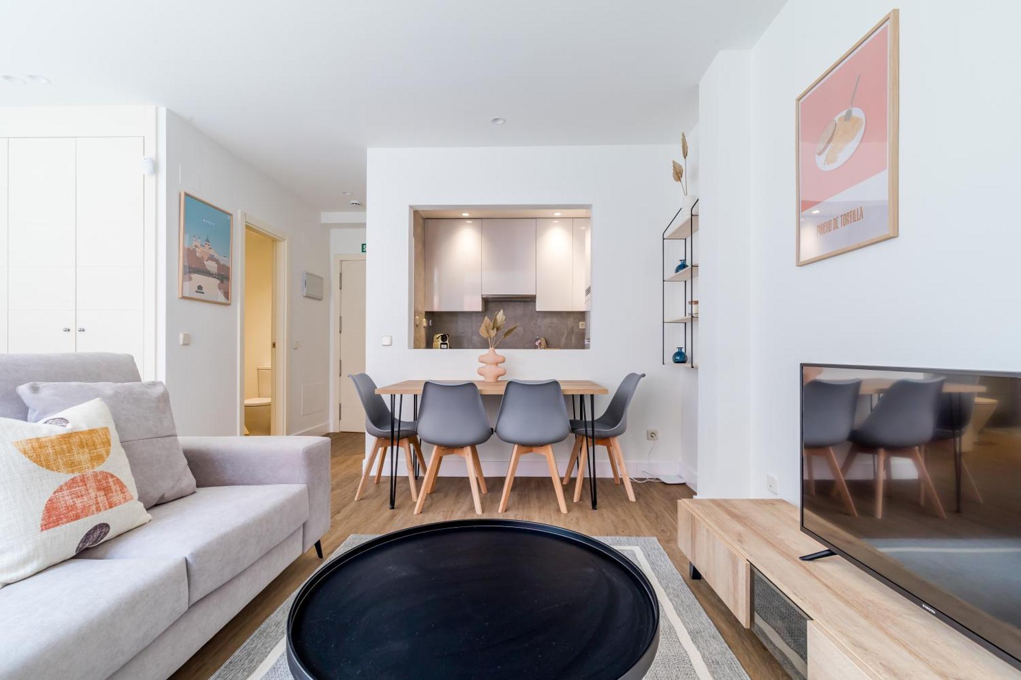 Caterina Cuatro Torres Apartment