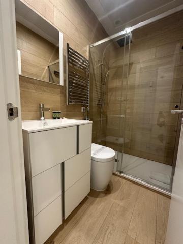 Casa De Huespedes Almirante Apartamento Madri