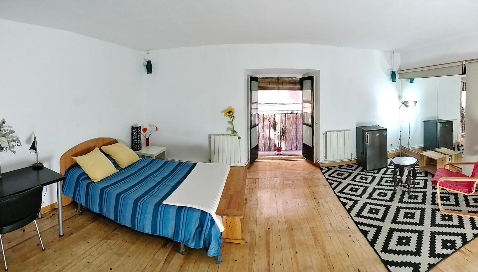 Homestay Gran Con Balcon En Tirso De Molina *