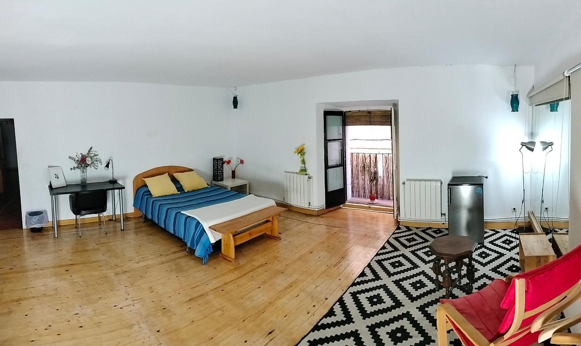 Homestay Gran Con Balcon En Tirso De Molina Madrid