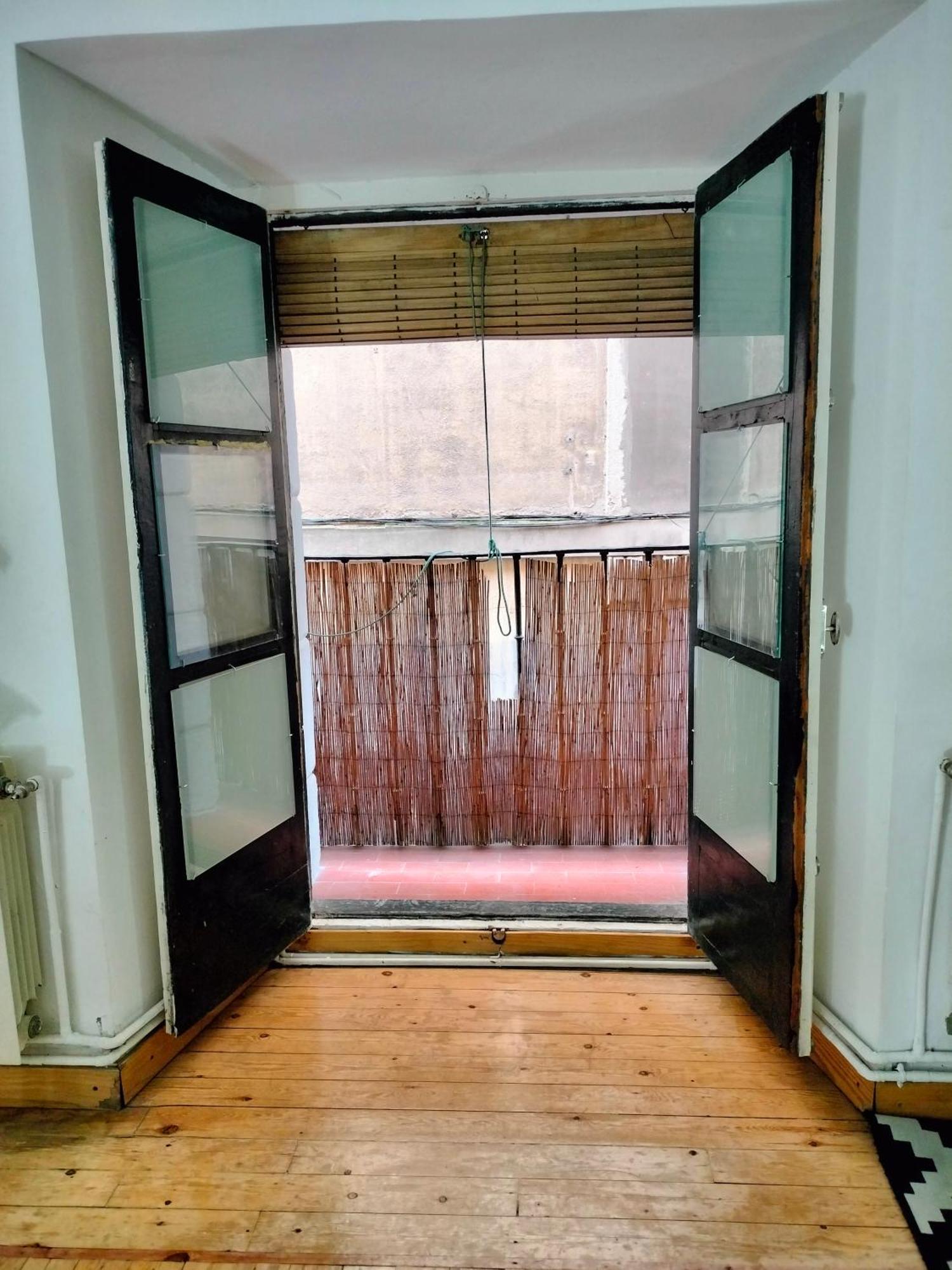 Gran Con Balcon En Tirso De Molina Homestay Madrid