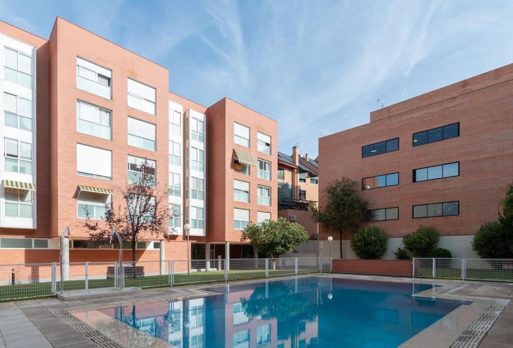 Con Parking Y Piscina