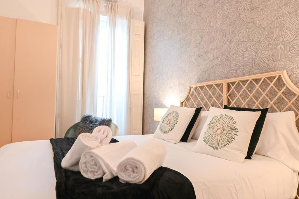 Apartment For Vive La Vida Madrilena En Piso Temporal 2 Cer8 Madrid