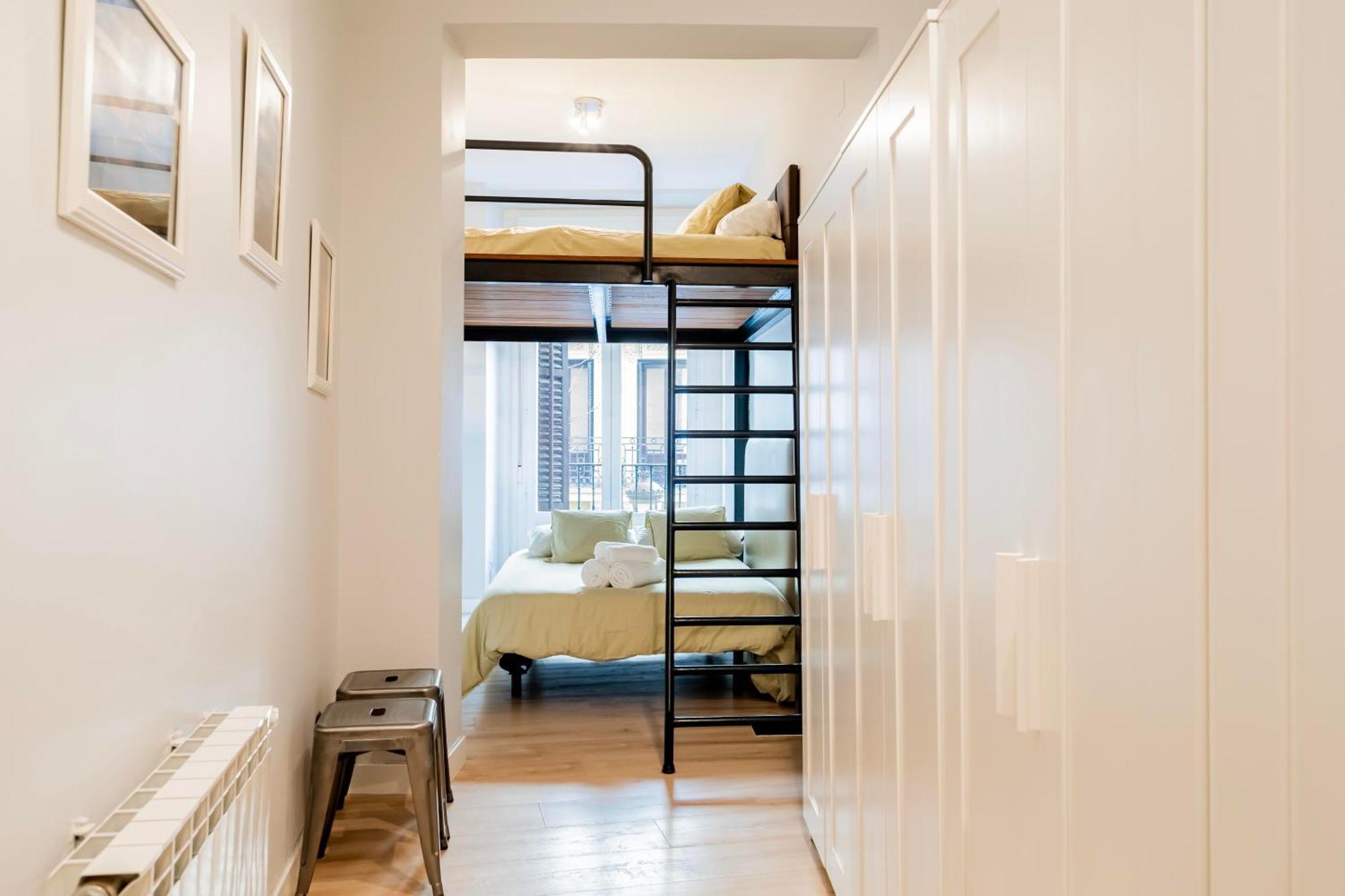 Atocha3 Superb Location - 4bedrooms 2 Baths Apartment *