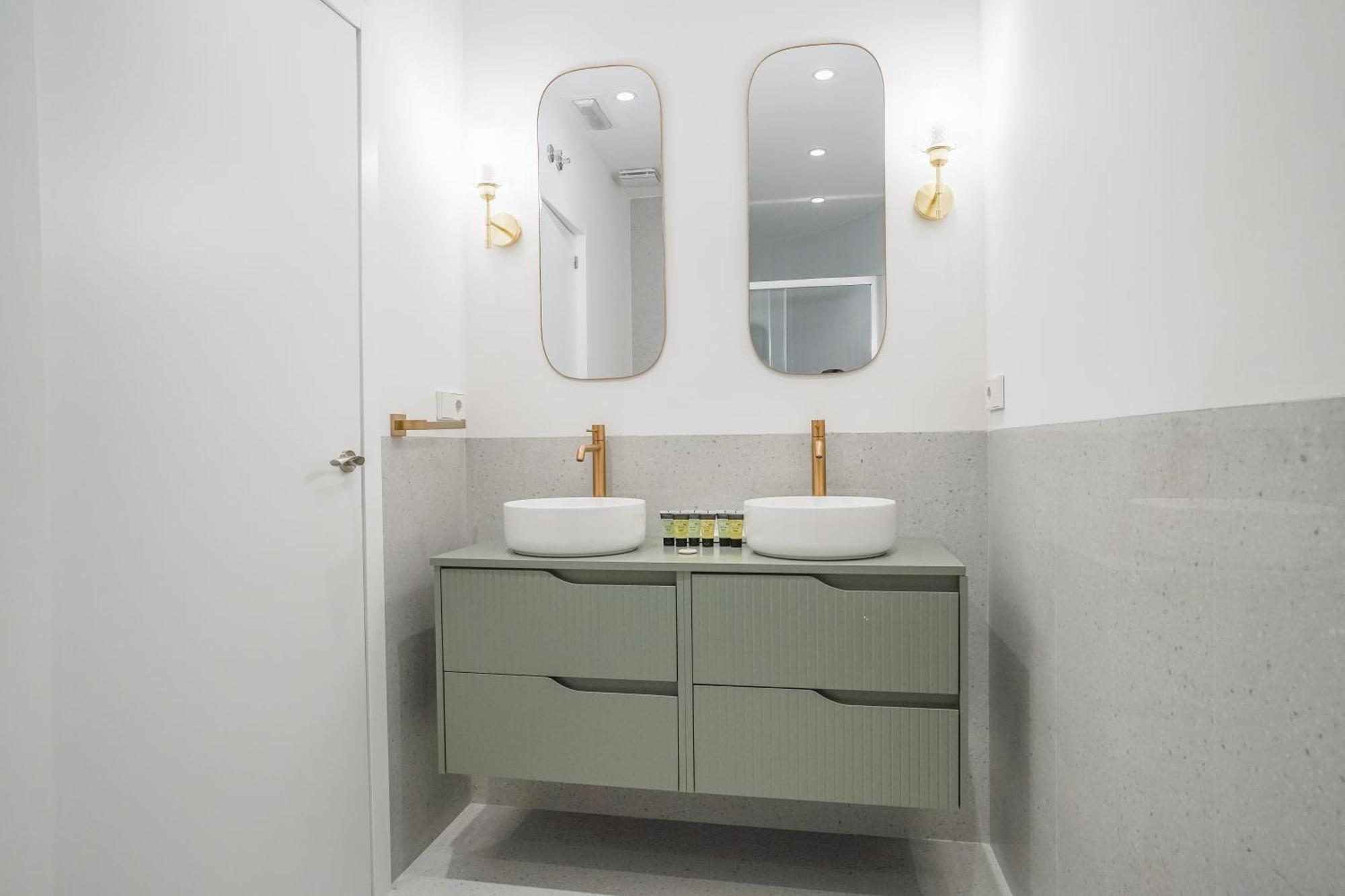 Amazing Apartment-3bedrooms 3bathrooms-lavapies Apartment
