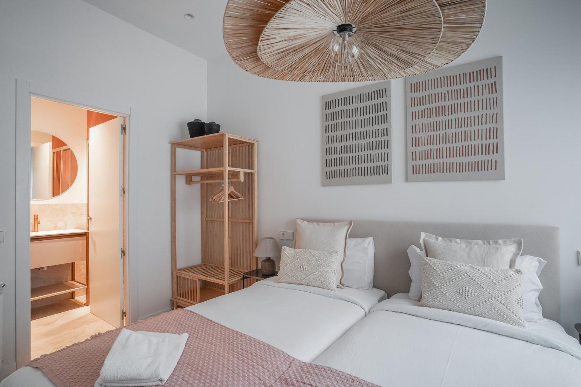 Amazing Apartment-3bedrooms 3bathrooms-lavapies Apartment