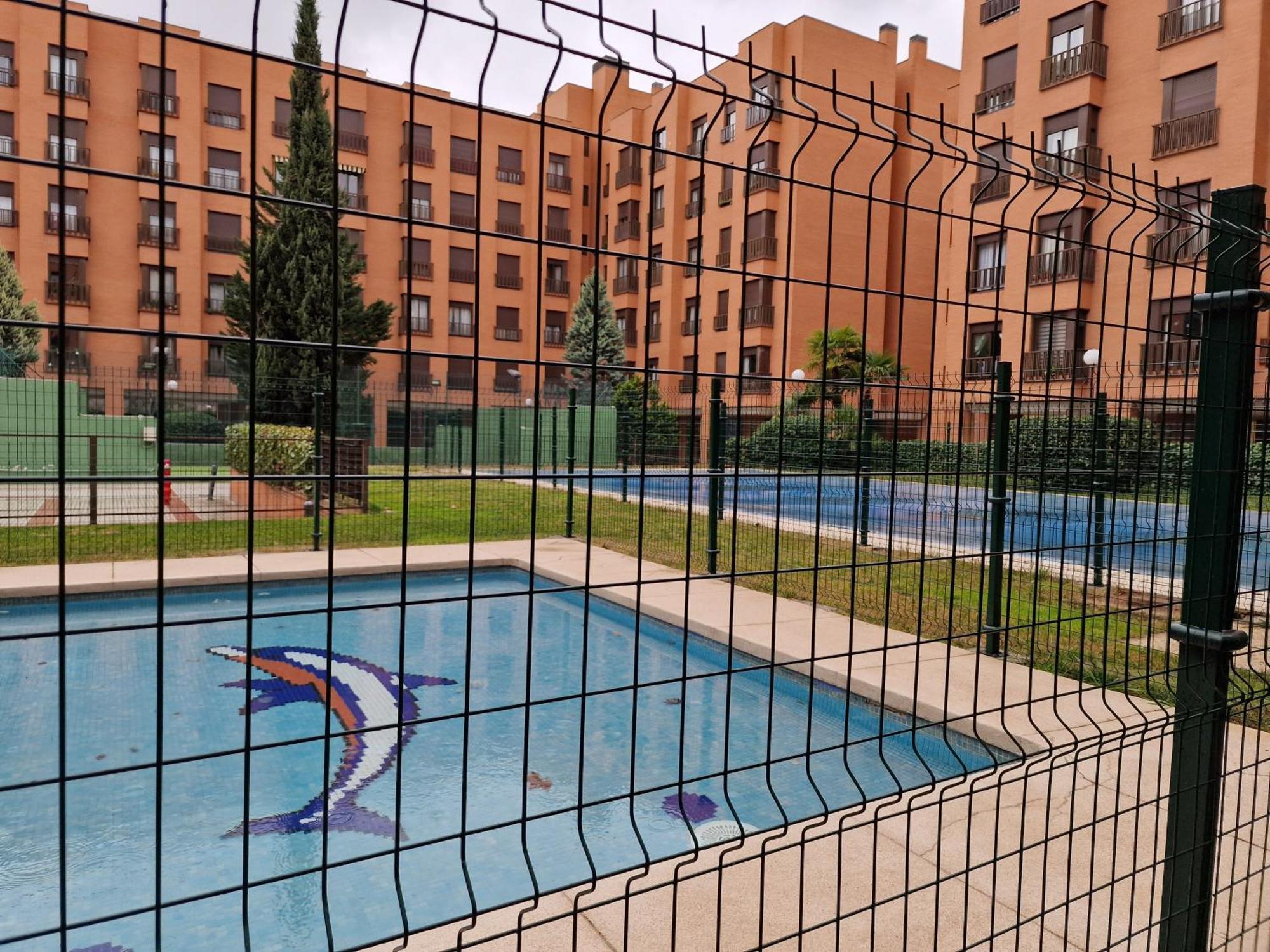Samaniego, Piscina Y Garaje Junto Civitas Metropolitano Y Aeropuerto * Madrid