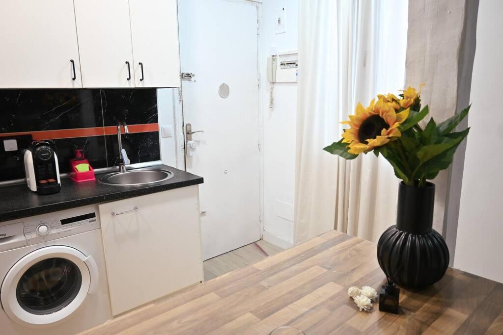Lejlighed Agradable Apartamento Temporal De 1 Dormitorio En Pez30 Madrid
