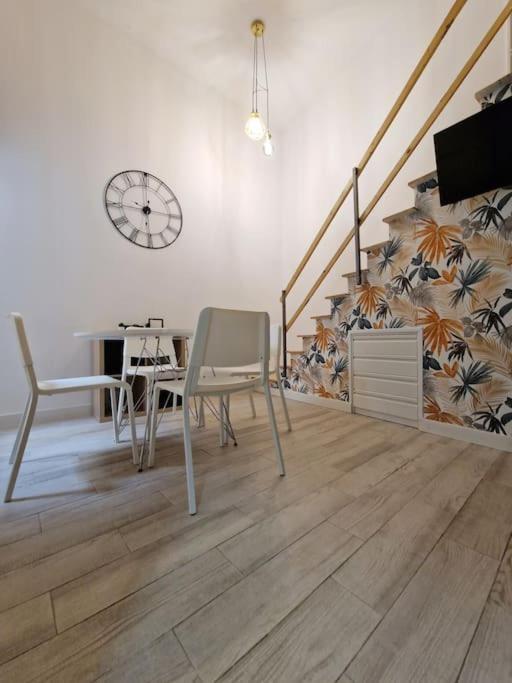 Mediodia Chica Apartamento Tipo Loft En La Latina Apartment Madrid